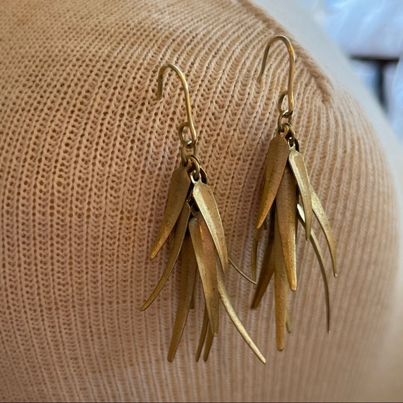 Delicate Gold Leaf Earrings - Picture 4 of 14